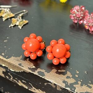 Vintage 🌸 Bright Orange Cluster Bead Earrings